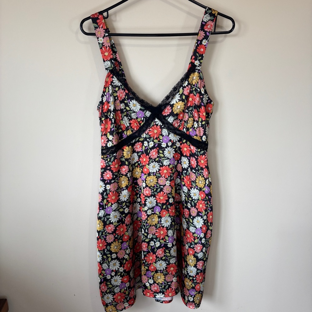 Twik Par Simons Floral Lace Detail Satin Mini Dress Spaghetti Strap Summer Sheik